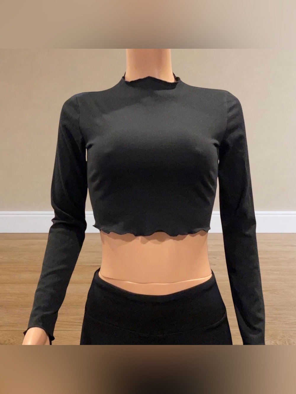OOTDFash Black Mock Neck Lettuce Hem Long Sleeve Crop Top Small